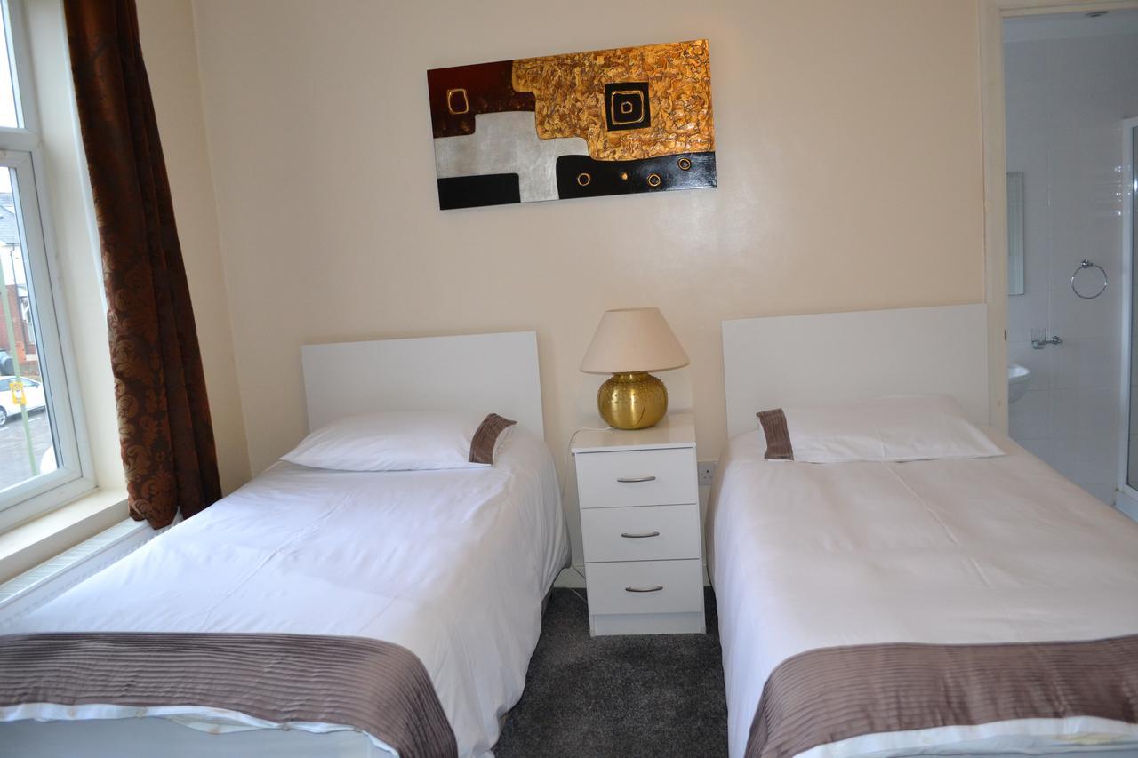 Annie's Guest House Farnborough  Extérieur photo