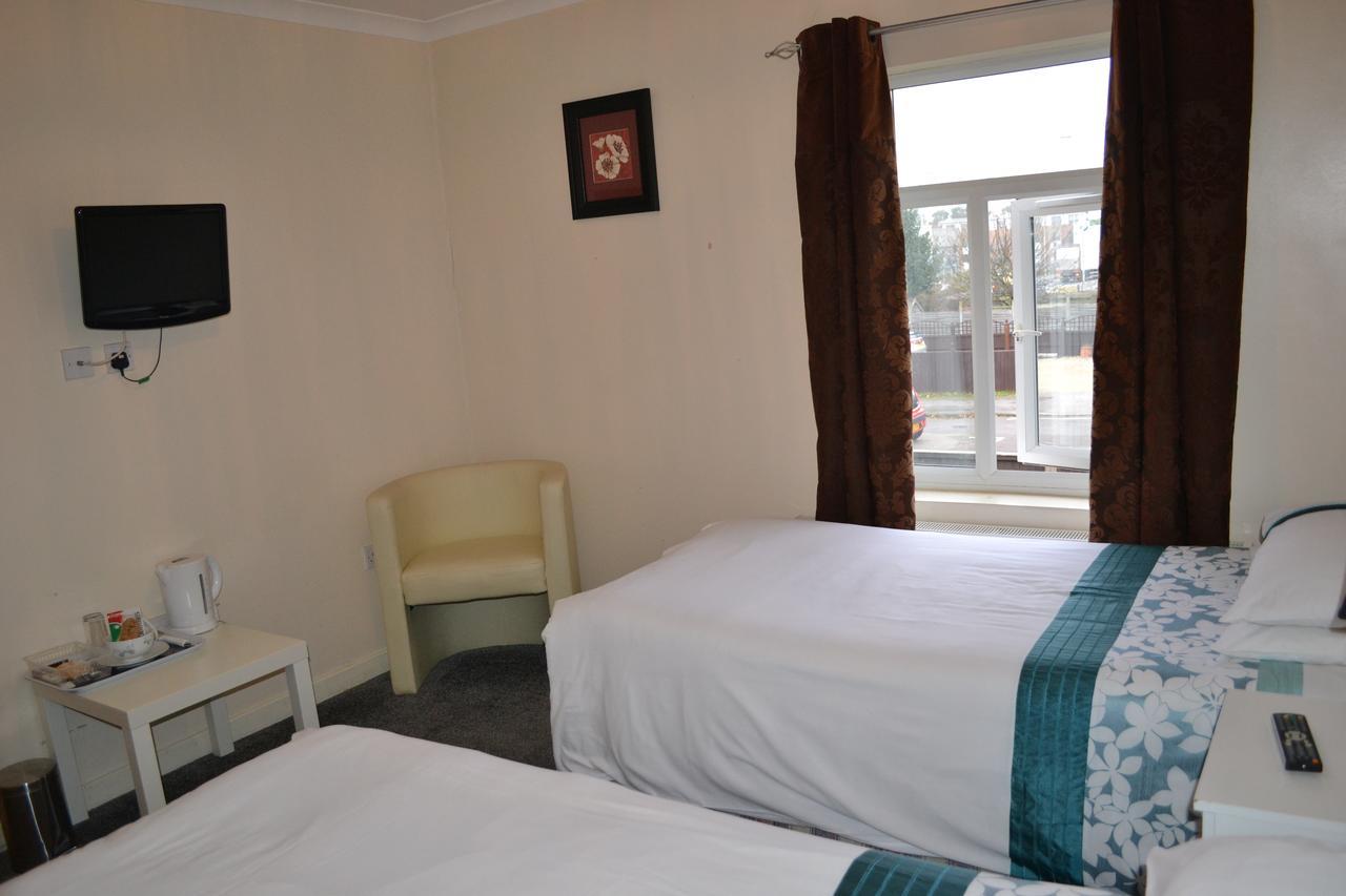 Annie's Guest House Farnborough  Extérieur photo