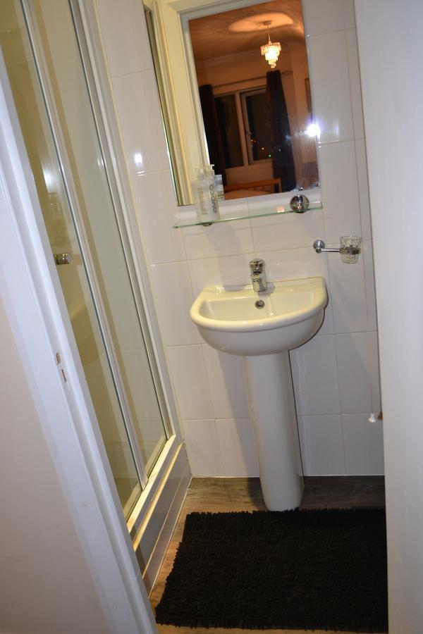 Annie's Guest House Farnborough  Extérieur photo