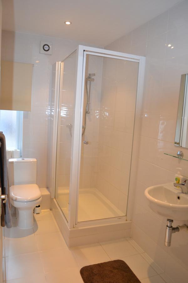 Annie's Guest House Farnborough  Extérieur photo