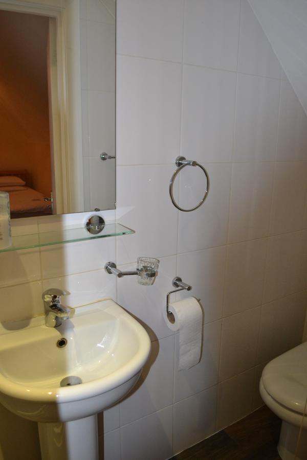 Annie's Guest House Farnborough  Extérieur photo